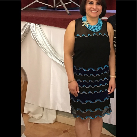 Dress with velvet waves - Picture 4 of 4